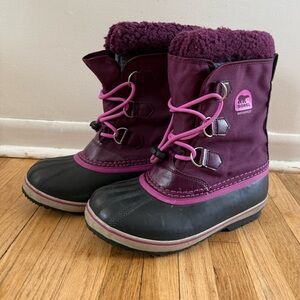 SOREL Purple and Black Snow Boots Waterproof Rubber Insulated Size 5